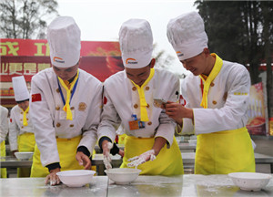 云南新东方烹饪学校 云南新东方 元宵佳节 厨师培训 元宵节 包汤圆 正月十五