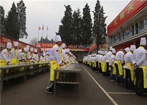 云南新东方烹饪学校 云南新东方 元宵佳节 厨师培训 元宵节 包汤圆 正月十五