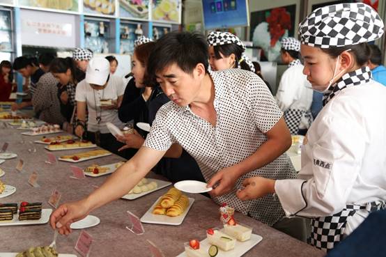 惊呆!家长会居然还能这样玩……